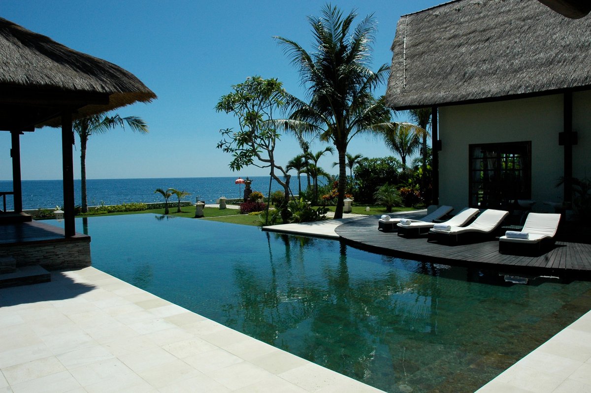 Escape to #Bali in 2024! Picture this: a luxury villa on the beach in Bali with an 18m infinity pool. Fully staffed for your every need! Indulge in a tranquil retreat, where the ocean breeze meets modern comfort villabossibali.com #villabossibali #lovina