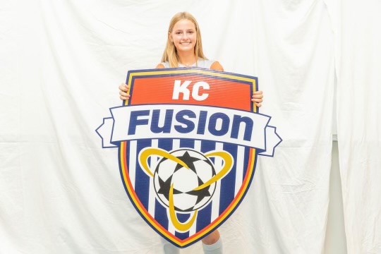 Fusion09g's tweet photo. Happy 14th Birthday to the girl that can make everyone laugh off the field and then turn around and bulldoze through everyone on the field! Elle, we hope you have the best day! 🎉🎂 https://t.co/tojA3SOmhz