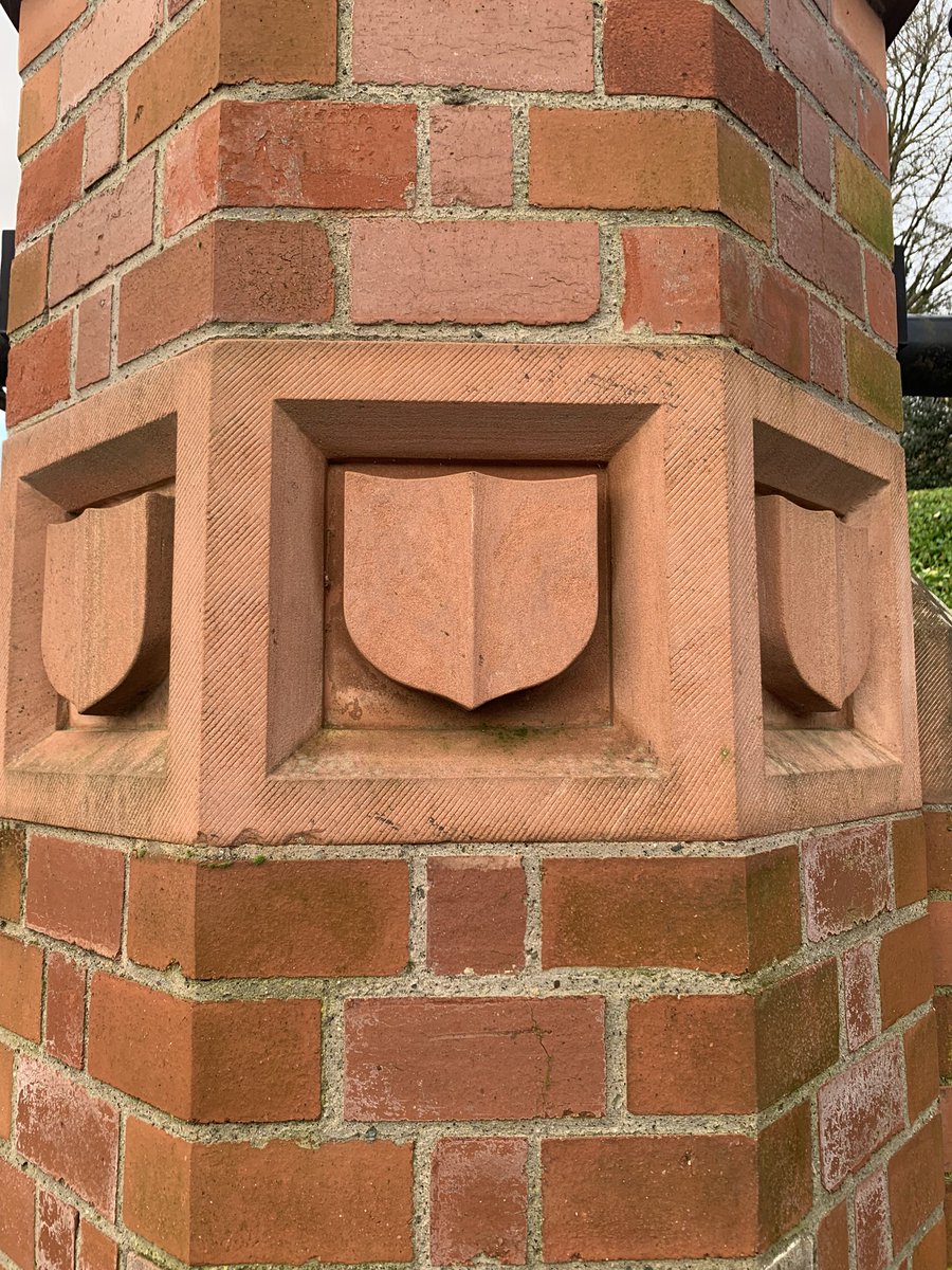 QuintinOliver's tweet photo. #ArchitecturalFeatures #19 on my south Belfast heart health perambulations https://t.co/5wKnHSIawF