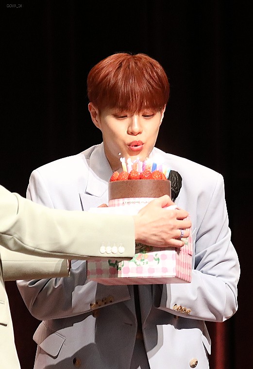 goya_DH's tweet photo. 240128 메이크스타
ㆍ
겨울의 함박눈을 닮은 대휘야 생일 축하해❄️🩵🎂
#대휘생일_행복을_꽉잡아
#HappyDaehwiDay https://t.co/0YBENPGjRW
