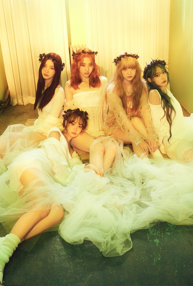 elsserafim's tweet photo. LE SSERAFIM "SHEER MYRRH" concept photos for 3rd Mini Album "EASY", out February 19

#LE_SSERAFIM #르세라핌 https://t.co/JNPb0vP755
