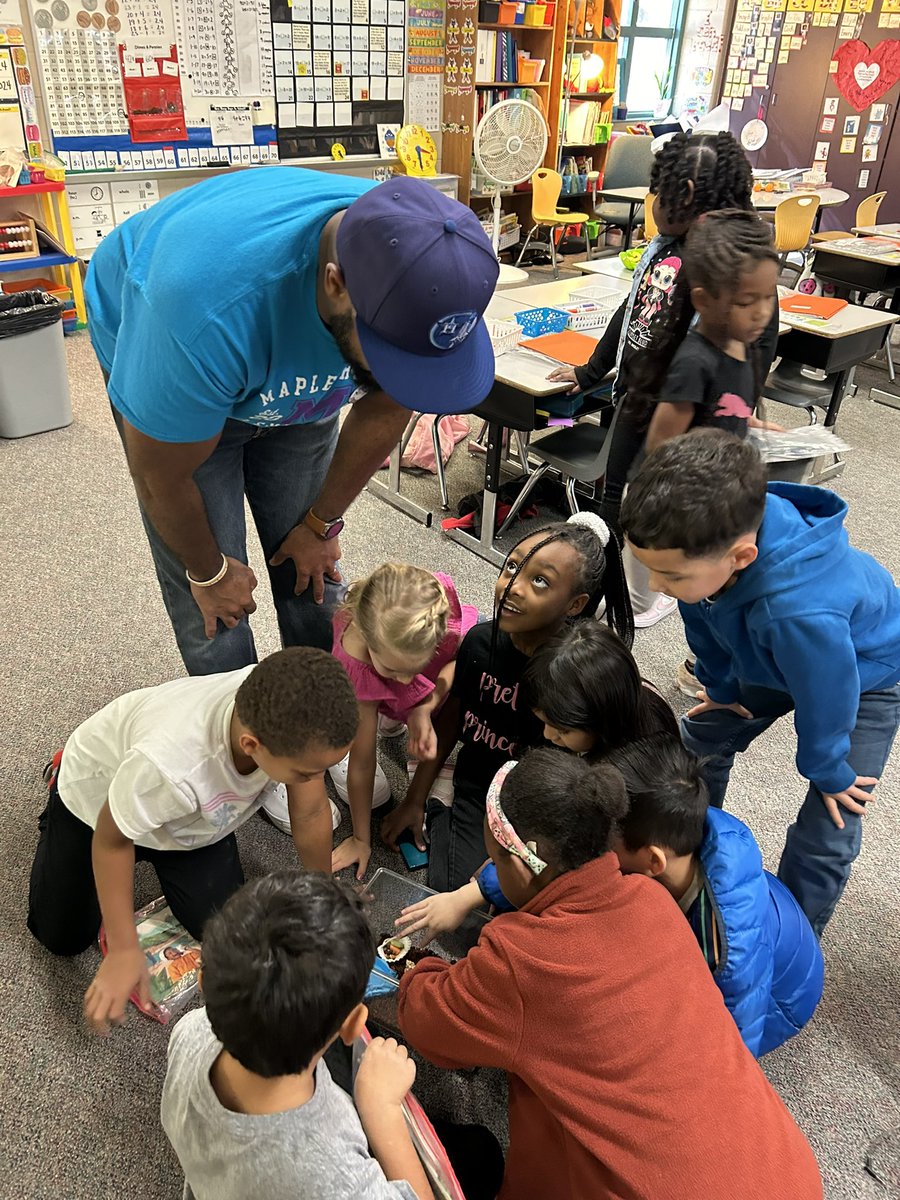 Our class was so excited to share our new pets with our Watch Dog dad today. We love this program and having these dads spend time helping us learn. @jcannonMBE #shinealight #senditon #mbeisfamily #WeAreTheLight #nextkidup @HumbleISD @HumbleISD_MBE
