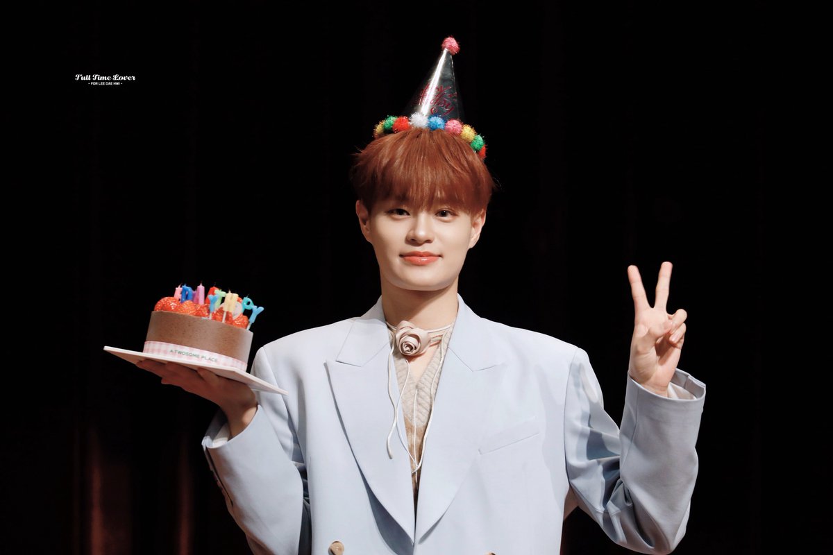 대휘야~생일 축하해요😚🎂#AB6IX #에이비식스 #이대휘
#대휘생일_행복을_꽉잡아
#HappyDaehwiDay