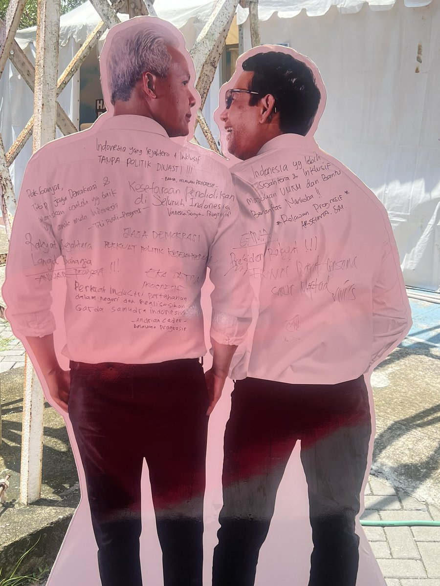 TitiRusdi's tweet image. Badan rentek tapi lega....hamdalah ramai lancar❤️
Temen2 Yogya luar biasa, helpful. Bersyukur banget bisa nyiapin acara begini 3 hari😷
Memang Yogya istimewa👍
Salam 🤟
#GanjarMahfud2024 
#KratonBersamaRakyat 
#progresif