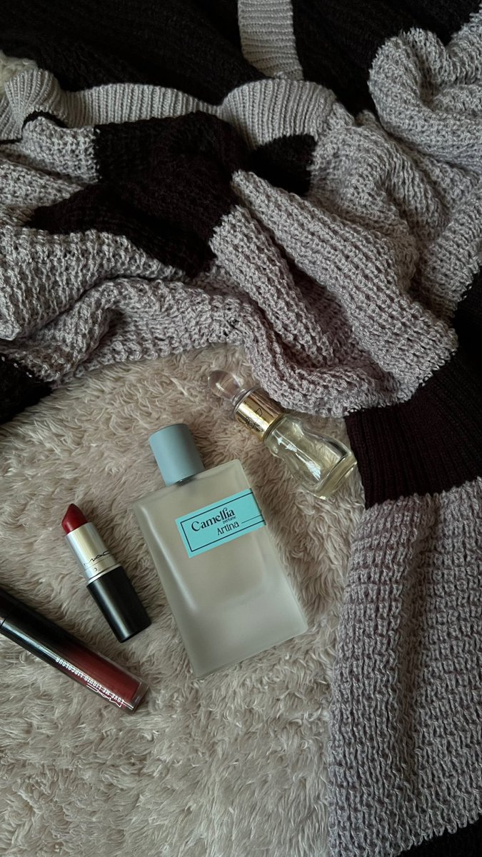 llfII4's tweet image. قبل فترة أعلنت عن هالعطر من عطور كاميليا اسمه ارتينا اشوفه #أفضل_عطر ممكن يكون عندكم الكل راح يسألكم عنه ريحته خورافيه وثباااااته ولا غللللطة هذا العطر بالذات أراهنكم عليه ✨.