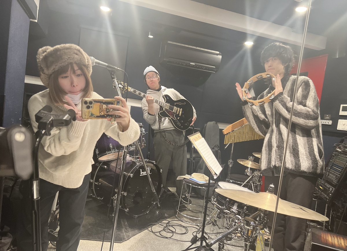 chi3ika21's tweet photo. 2/4のアコバンスタジオ！ああ楽しみだなあい。
そしてあの曲やれちゃうの嬉しいいい！！
無茶振りにいつも答えてくれる2人に感謝です🥹🙌

会場予約はDMにて！この日は私の歴史が詰まってる。
配信🎫 https://t.co/Q9BrjIj81F
#エンタメは心の太陽 https://t.co/4WLj3JKfEp