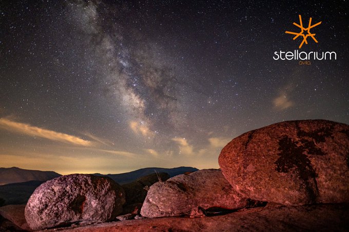 Cerro gallinero en #Hoyocasero con vistas de la Vía Láctea. 

📸 <a href="/StellariumA/">Stellarium Ávila</a> | Stellarium Ávila stellariumavila.es/stellarium-avi…