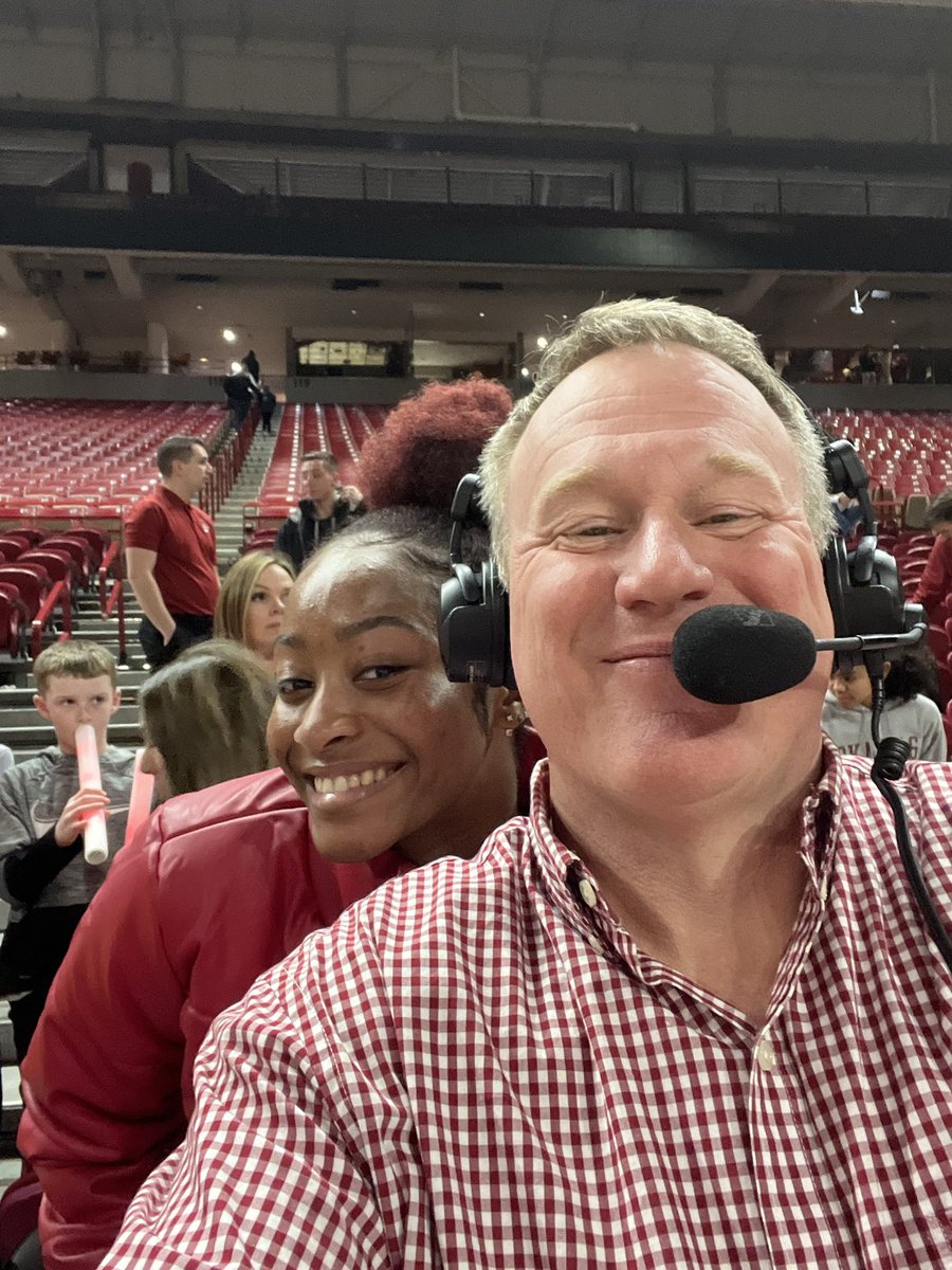 RustonRifle's tweet photo. Daddy’s girl with Coach (Uncle) Z!!❤️💪#WeHogs https://t.co/k7qdnbsFLt