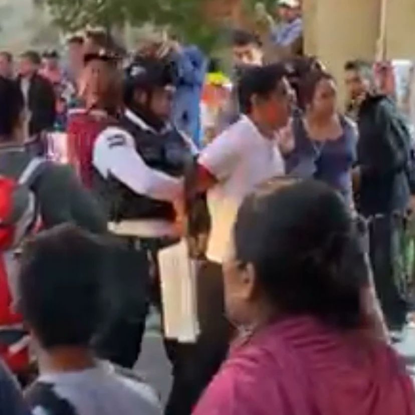 deabajoml's tweet photo. Represión y detención arbitraria a manifestación contra la #gentrificación en #Oaxaca https://t.co/3zf2HjY6Uk