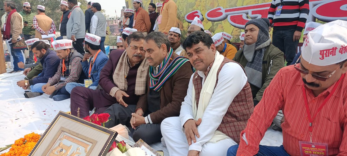 Virendr54042084's tweet image. NPS और निजीकरण घाव है
तो OPS और राष्ट्रीयकरण मरहम

#RunForOPS
#RunForOPS

@PMOIndia
@narendramodi
@myogioffice
@RahulGandhi
@yadavakhilesh
@Mayawati 
@ANI 
@PTI_News 
@ravishndtv
@Aamitabh2
@brajeshlive
@TheRedMike
@vijaykbandhu
@PatiNeeraj