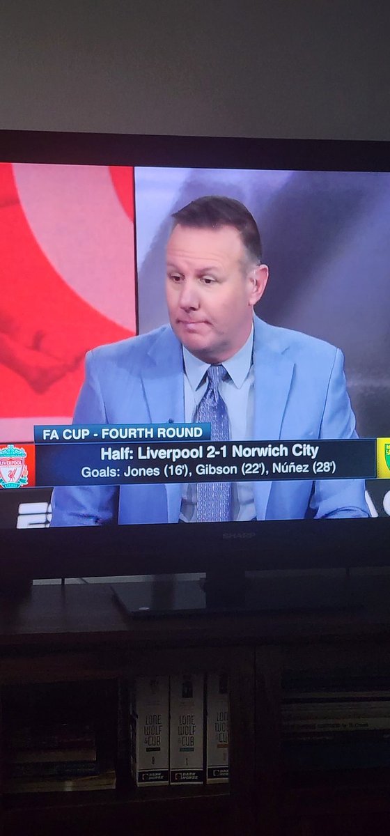 I dont want to alarm anyone but there is something hanging around Craig Burley's neck and it looks like it's slowly strangling him. #ESPNFC #FACup #FCEXTRATIME