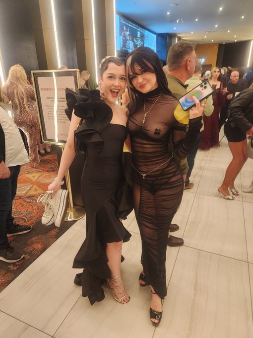 One of my only pics of my awards show outfit 😭 can you tell how excited I was to meet @PeachJars ?! https://t<a href="/tag/mvsales"class="tags"><span>#mvsales</span></a>