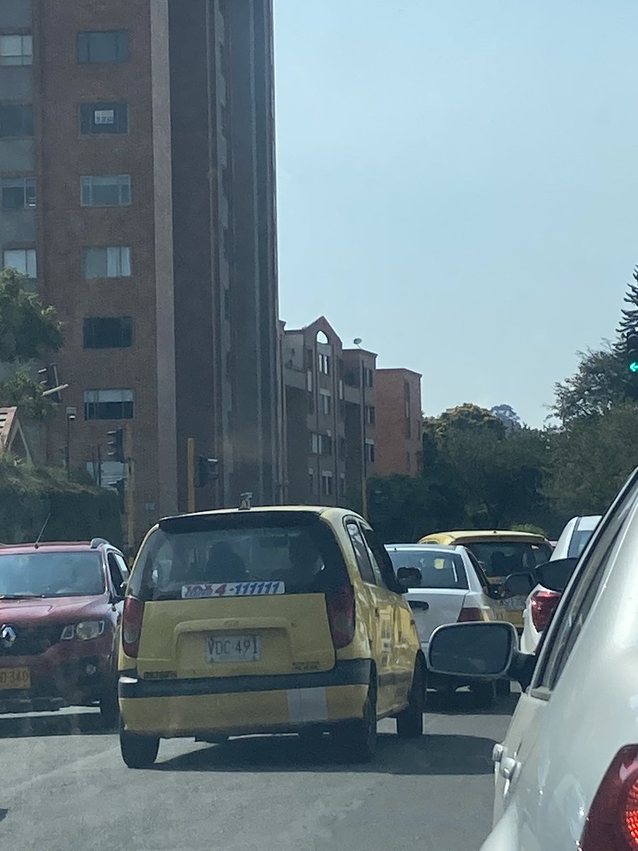 Angysm's tweet image. Por eso estamos como estamos…no respetan la fila, quieren dárselas de vivos…esa es nuestra cultura primero y solo yo…@Citytv