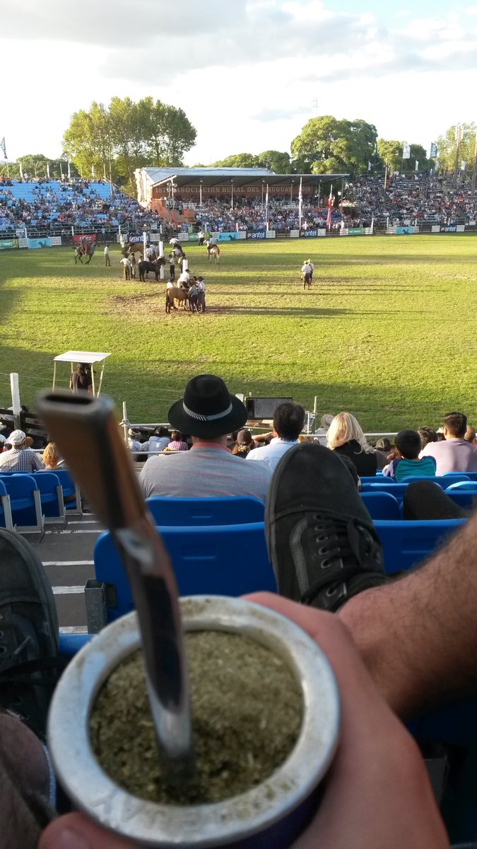 als 18 anys vaig estar-me 3 mesos a l’uruguay. he penjat un vídeo explicant-ne les coses bones i les dolentes&lt;3