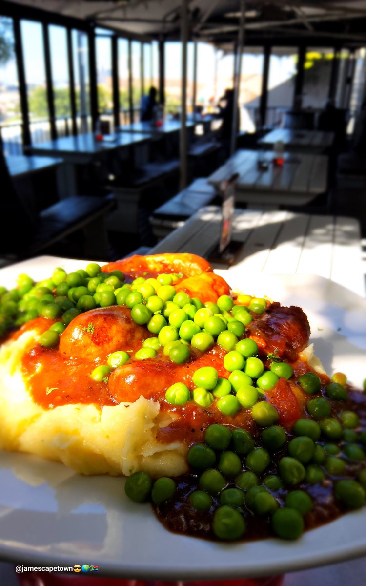 <a href="/kelly_ques/">Kelly🇦🇺🇭🇺</a> Good old #BangersAndMash from <a href="/JCBrasserie/">JC Brasserie & Pub</a> in Zonnebloem...a steal at (U$D5,32/R100)!! 😎❤️🌍🇿🇦 #capetown #food #travel #southafrica