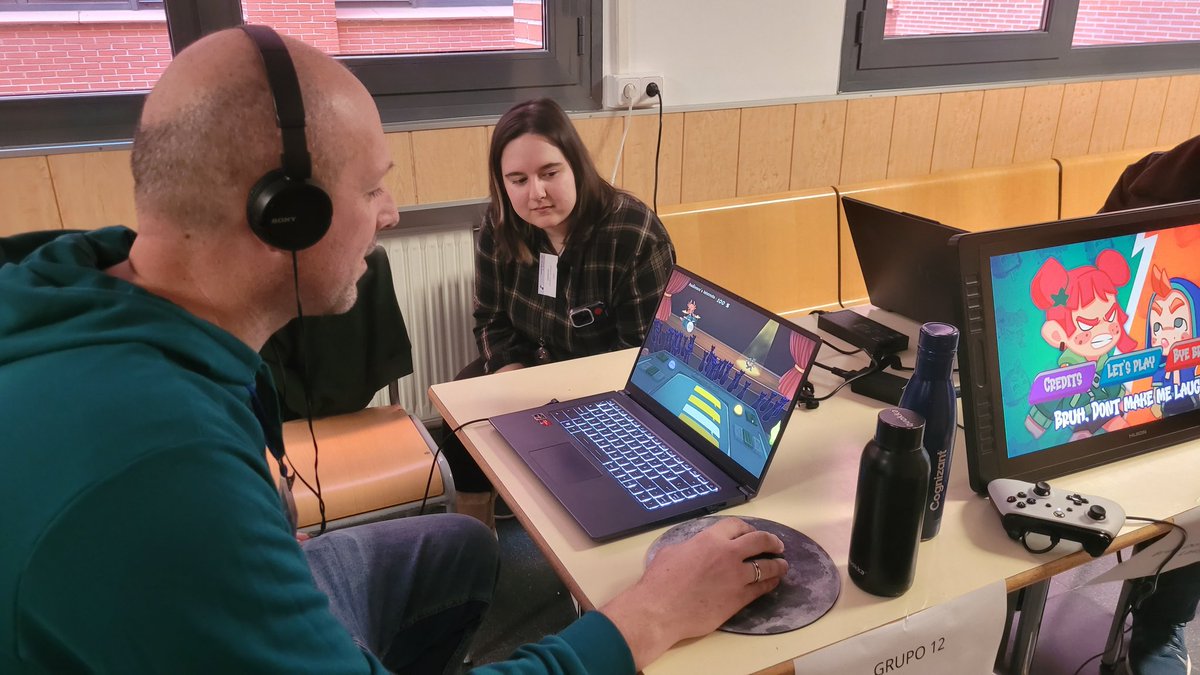 El jurado de <a href="/GamejamMadrid/">Madrid Game Jam UCM</a> ya está probando los #videojuegos en <a href="/informaticaucm/">Informática UCM</a>, nuestra sede de la #GGJ24 🦢🕹