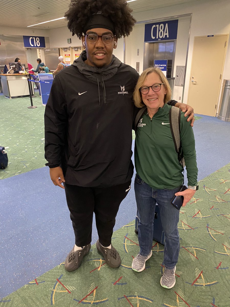 mylan1x's tweet photo. WHAT A GREAT VISIT AT PORTLAND STATE! Excited to be a Vik and play along side great guys and play for great coaches https://t.co/gDBUWHohnr