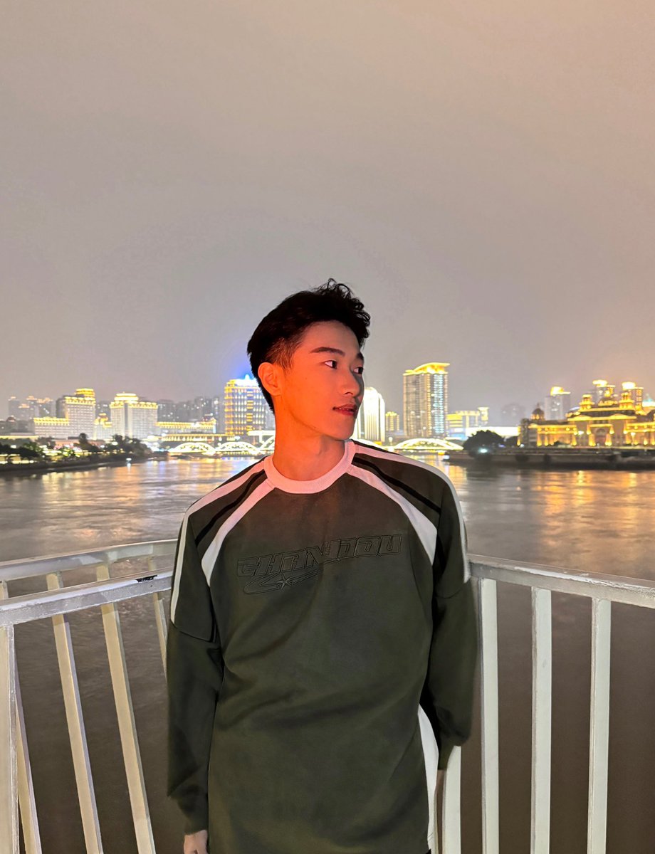 Feng10191019's tweet photo. 不帅也发 https://t.co/ITz4rkAMNH