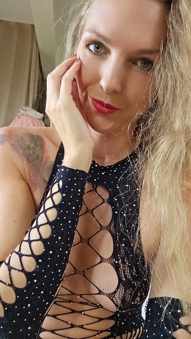 Feeling like a goddess in that dress 🥰😍  #goddess #beautiful #model #selfie https://t.co/jolOgVYPF7<a href="/tag/goddess"class="tags">#goddess</a><a href="/tag/selfie"class="tags"><span>#selfie</span></a><a href="/tag/model"class="tags"><span>#model</span></a><a href="/tag/beautiful"class="tags"><span>#beautiful</span></a>