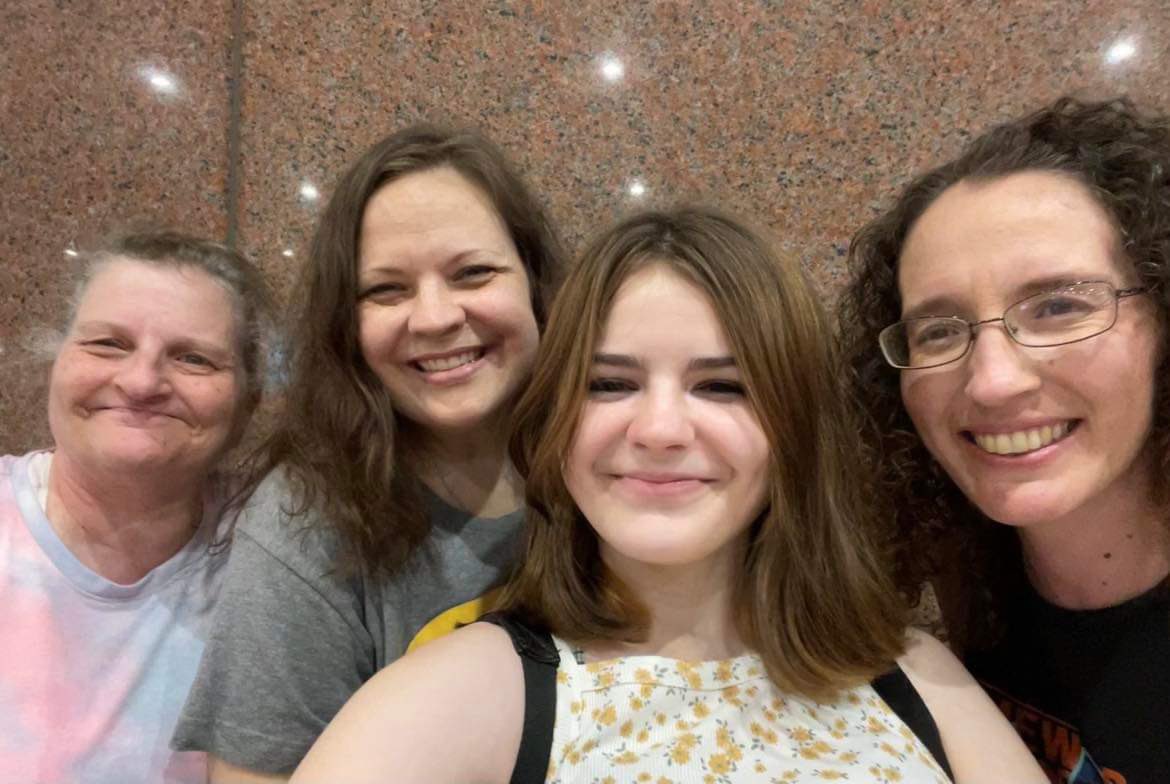 LisaLockwood28's tweet photo. @DonnieWahlberg today is my #BHSIS bday @JKsFavoriteGurl 🎉🎉🎉🎉🎉🎉🎉🎉 BHFAM let’s wish Jaime a VERY HAPPY BIRTHDAY 🎉🎂🥳🎈🎊🎁😁 Love ya girl! ❤️ BHSISTERS 4eva! 
🤖❤️♾️💫✨🤟 she’s a #JordanKnight girl &amp; I am a @DonnieWahlberg  girl ❤️🧡 https://t.co/moYTI4coQH
