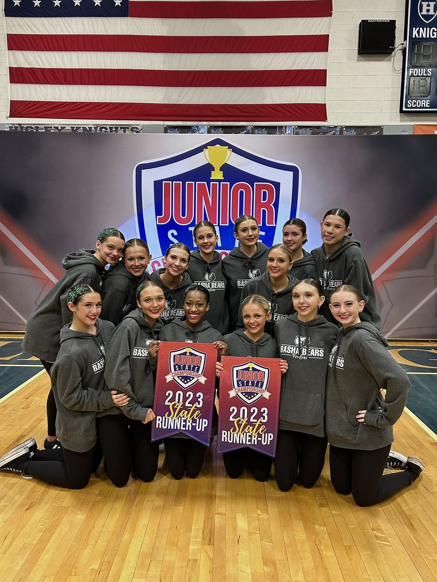 bashapom1's tweet image. Our JV team competed at the first ever Junior State Championship and took home State Runner-Up in Medium Pom and Jazz! Next up, Nationals✨