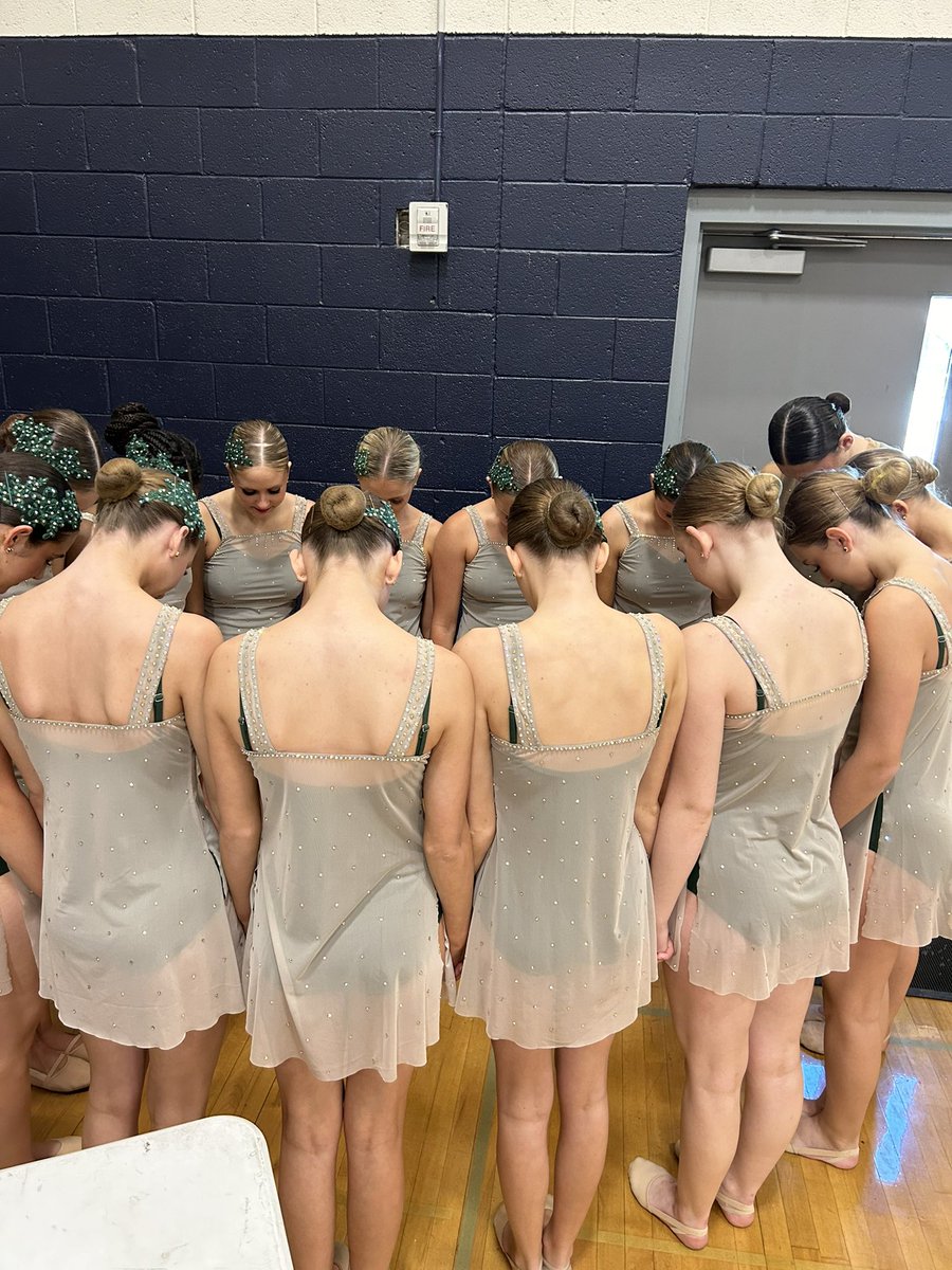 Our JV team competed at the first ever Junior State Championship and took home State Runner-Up in Medium Pom and Jazz! Next up, Nationals✨