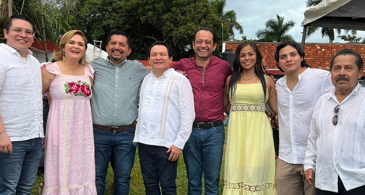 huachodiazmena's tweet photo. Me dio gusto felicitar en su cumpleaños a nuestro amigo Homero Novelo y saludar a tantos amigos que acudieron a Valladolid para acompañarlo en este día tan especial. https://t.co/0XX56NHMS8