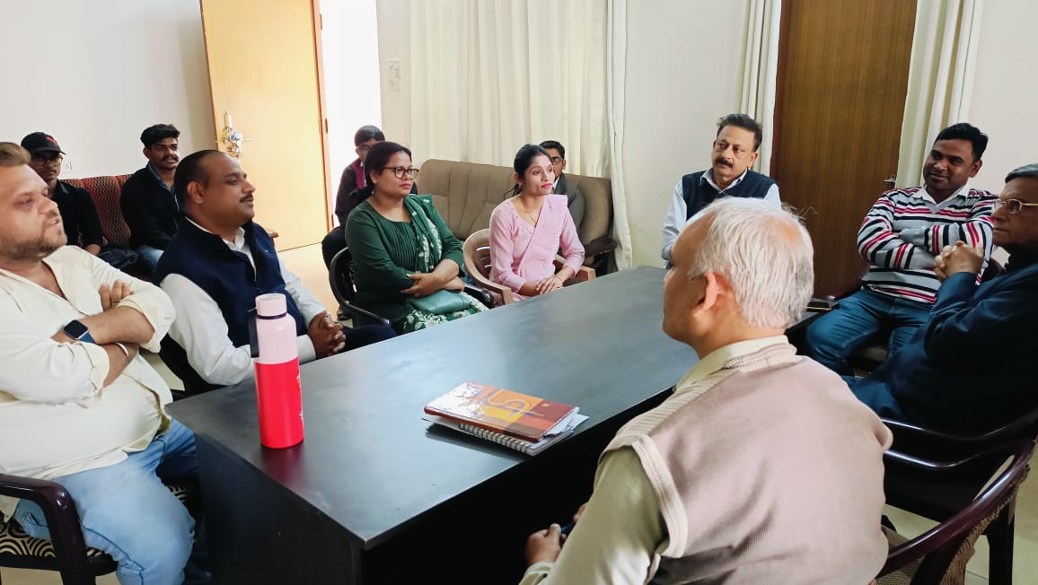 GECR_NSS's tweet photo. जय हिन्द 🇮🇳
दिनांक - 27/01/2024 को शासकीय अभियांत्रिकी महाविद्यालय रायपुर में राष्ट्रीय सेवा योजना का राज्य स्तरीय शिविर के आयोजन के संबंध में बैठक का आयोजन हुआ। 
#एनएसएस_स्टेट_कैंप_2024
#एनएसएस_जीईसी_रायपुर https://t.co/UCl3u4AxmX