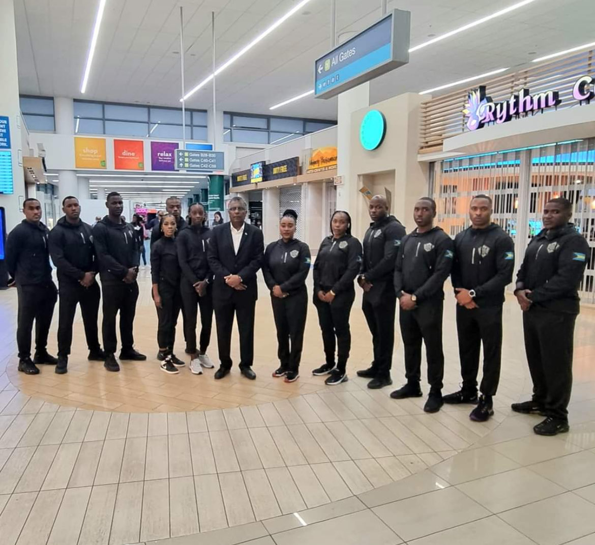 #Minister Fred Mitchel &amp; #Commissioner of police Clayton Fernander are seen with the members of the Bahamas Police Force , SWAT team who are traveling today to Dubai to participate in the 2024 world wide event of training and competition.
Event is sponsored by #Dubai Police.🇧🇸🇦🇪