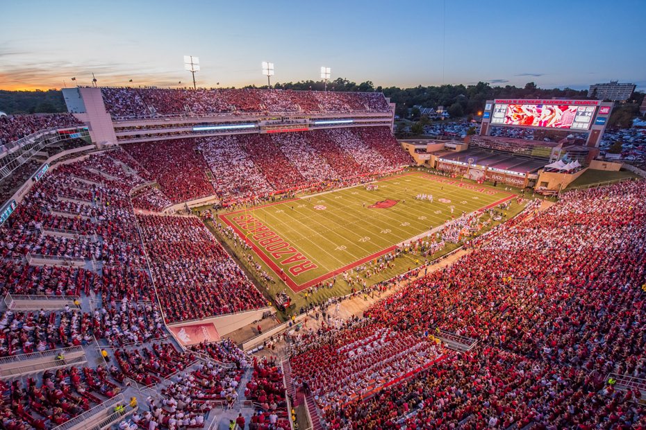 wyattbrown08's tweet photo. After a great conversation with @FishbackMiles, I’m incredibly grateful and excited to have received my first D1 offer from the University of Arkansas. Thank you @CoachSamPittman @CoachBPetrino @antonclarkson11 Go Hogs! #WPS #TheQBClub🌴 https://t.co/IWwZtXZAjC