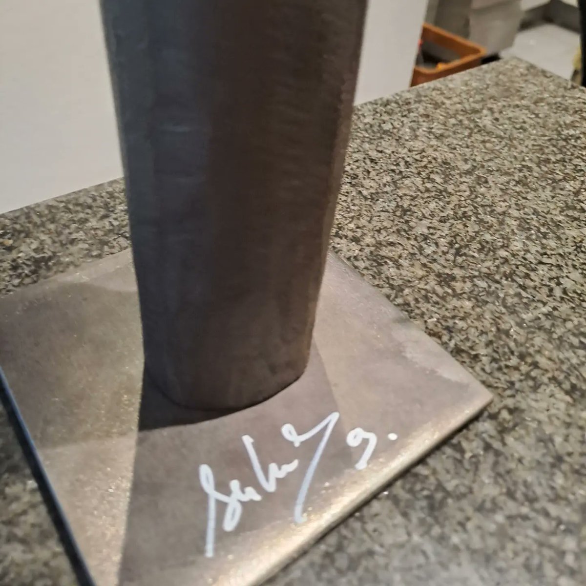 Neue  Aktion der Ticketbörse!
Diese Statue ist original Unterschrieben von #Guiarssy und wird verlost!
10 Euro per Los !
Für mehr Informationen gerne uns schreiben!
Link zum PayPal in der Bio!
Macht mit !
#VfB #Guiarssy #Förderkreis #gutestun #Stuttgart