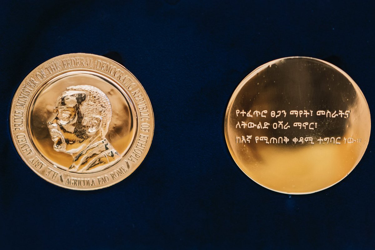 PMEthiopia's tweet photo. ጠቅላይ ሚኒስትር ዐቢይ አሕመድ የተሸለሙት የፋኦ አግሪኮላ ሜዳልያ 

“የተፈጥሮ ጸጋን ማየት፣ መሥራትና 
ለትውልድ ዐሻራ ማኖር፣ ከእኛ የሚጠበቅ ቀዳሚ ተግባር ነው።”

#PMOEthiopia https://t.co/IrQqrLPYT1