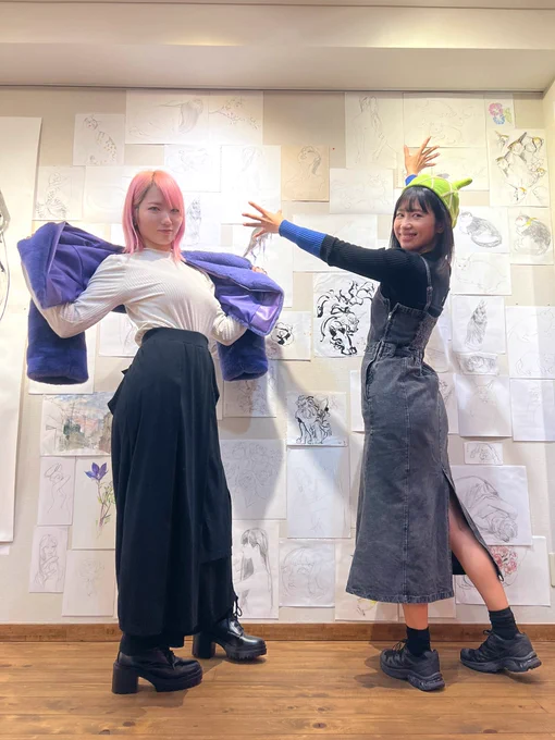 これにて個展終了
ご足労いただいたみなさまありがとうございました🙇‍♀️ 
みなさまのおかげでのびのび過ごせて心地よい空間でした。機会があればまたドローイング展開催したいです

めろんちゃん@memememelonchan 2回も来てくれた上に搬出お手伝いまでしてくれた🍈✨✨ありがとうすぎ 