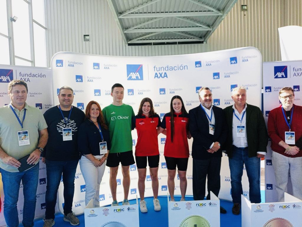 Presentes en el entrega de medallas del Campeonato de España de Promesas Paralímpicas de Natación celebrado en la piscina Valdesanchuela de #Valdemoro.

Ha estado nuestro concejal <a href="/joseluispuebla5/">JOSELU</a>.

#Deportes #Natación
<a href="/FundacionAXA/">Fundación AXA</a> <a href="/FEDEDDF/">FEDDF</a> <a href="/FEDDI_DI/">FEDDI</a> <a href="/Paralimpicos/">Comité Paralímpico Español</a>
