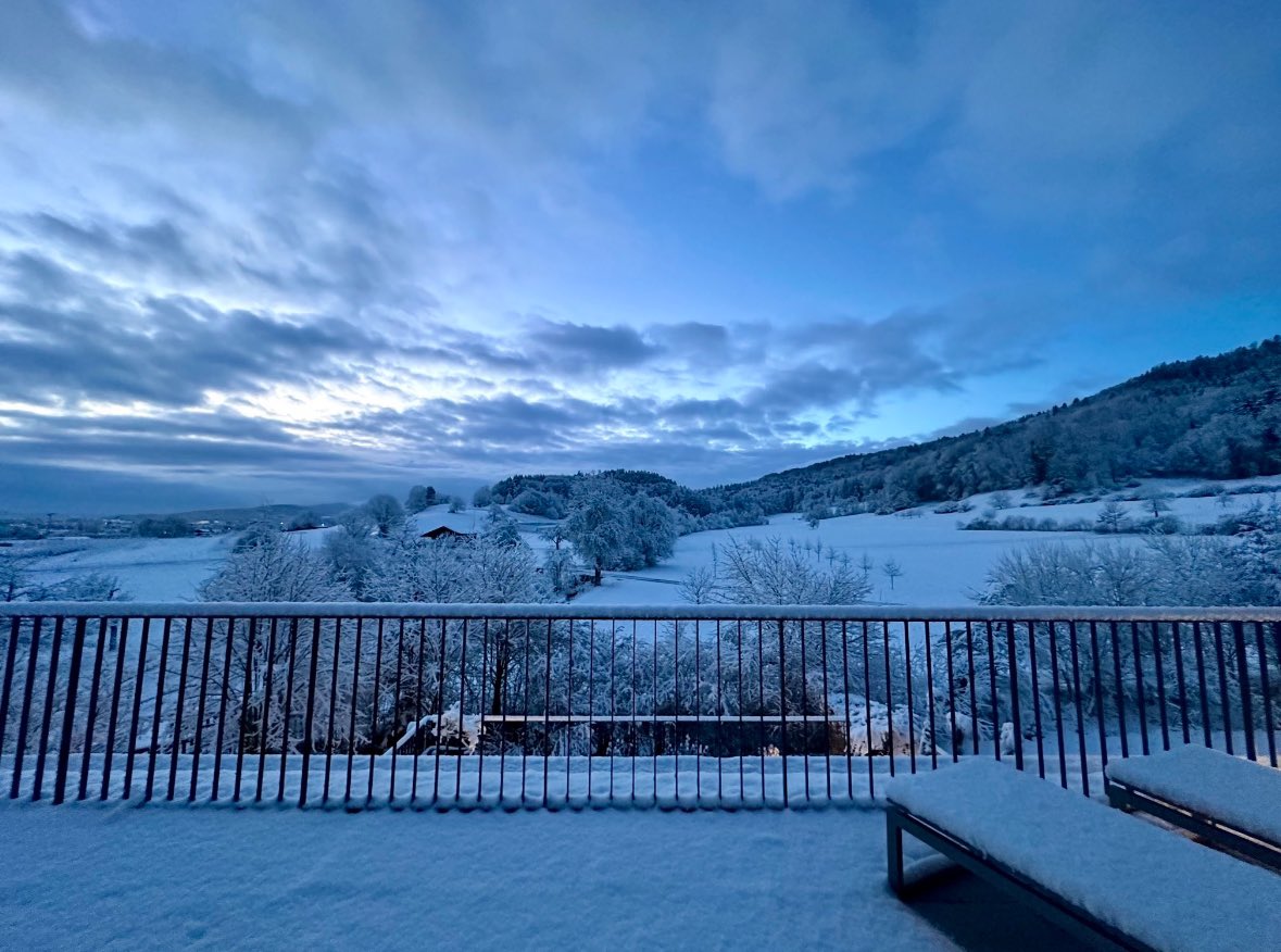 I know you’re all a bit over the snow photos but it’s so pretty here this morning!
This is all new from last night.