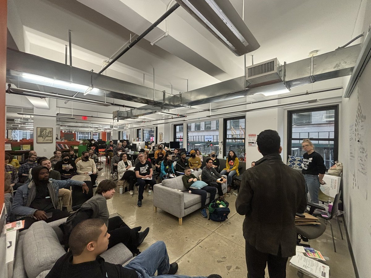 KathyParkPrice's tweet photo. How do we define #streetsforpeople? Discussing how we create a city that prioritizes walking, biking and public transit at @TransAlt’s sold out, free #YCYV Activist Training session. People have come from all over NYC for the training!

https://t.co/0qRqOZiT53 https://t.co/fYQzl1314W