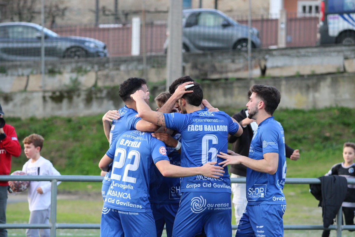 ⏱️ 44" G O O O O 👌 L L L do Ourense
Gol de <a href="/aminbarker/">Amin Abaradan</a> a pase de <a href="/Portt_4/">Daniel Portela</a>

Ourense CF 2️⃣-0️⃣ <a href="/ArandinaCF/">Arandina C.F.</a> 
🏟️ Oira 

#XuntosporOUrense | #CamiñoOUCF