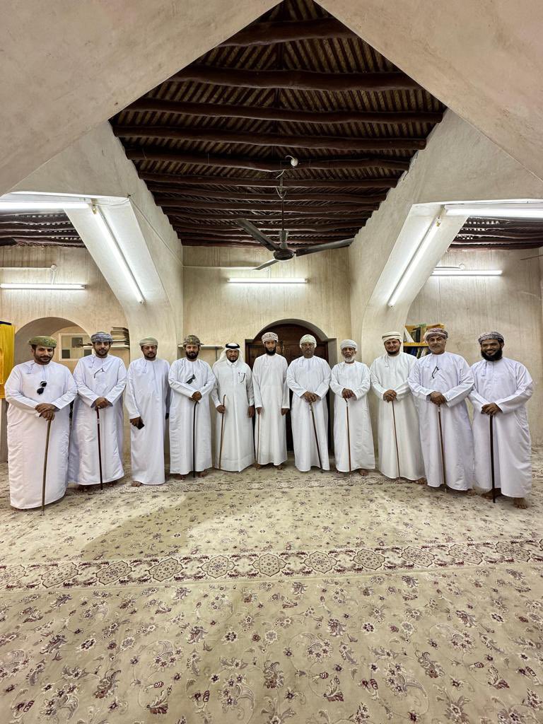 bumuammar's tweet image. تشرفت #الوافي وأهلها بزيارة #صاحب_السمو السيد محمد بن سالم ال سعيد وبمعية المشايخ،بدعوة من الأستاذ عيسى بن راشد الراسبي بمناسبة زواجه يوم الجمعة ٢٦ فبراير٢٠٢٣.
قام صاحب السمو ومن معه بجولة في #جامع_الوافي و #الحيرة التراثية.
#السلطان_المعظم #بحر_عمان #كأس_اسيا_2023 #ابو_عبيده