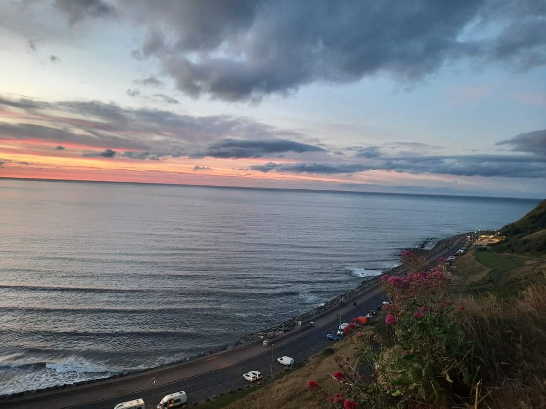 Oh to take him here and watch the sunset for ages!
🥰😍📸🇬🇧🔙🌊🌇 

#AustinButler #ScarboroughUK #NorthYorkshire