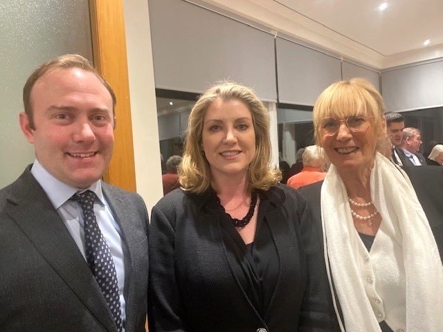 Wonderful to meet @PennyMordaunt during a @Conservatives fundraiser this weekend, organised by my excellent council colleagues from Dunstable @CaroleHegley1 👍
