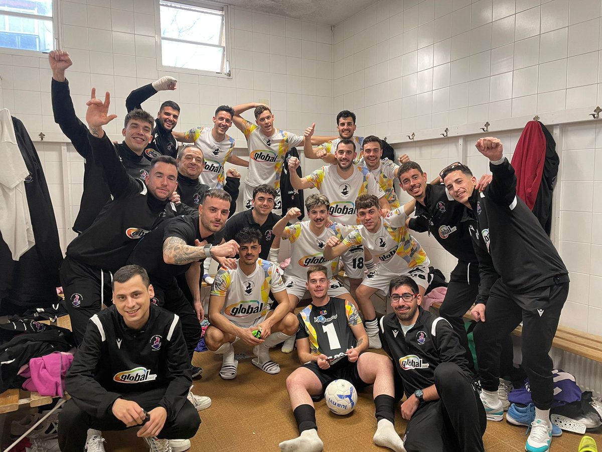 Despedimos el lunes celebrando la victoria del <a href="/CPMalpartida_/">C.P MALPARTIDA</a> contra el Valdefuentes, 3-0, que les coloca en cuarta posición de la la Primera División Extremeña de fútbol y del Atlético de Malpartida de Fútbol Sala, también 3-0 contra el Montijo Hotel Gran Sol ¡Enhorabuena! 👏👏