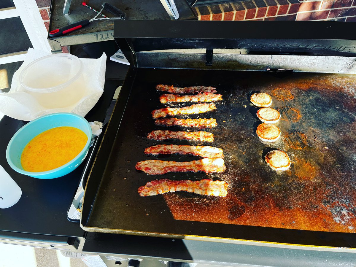 SaundersAggie02's tweet photo. Breakfast on the #blackstonegriddle for my girls on an absolutely beautiful Sunday morning in Texas! #GodBlessTexas #sundaymorningbreakfast https://t.co/EvdEpu5yLg