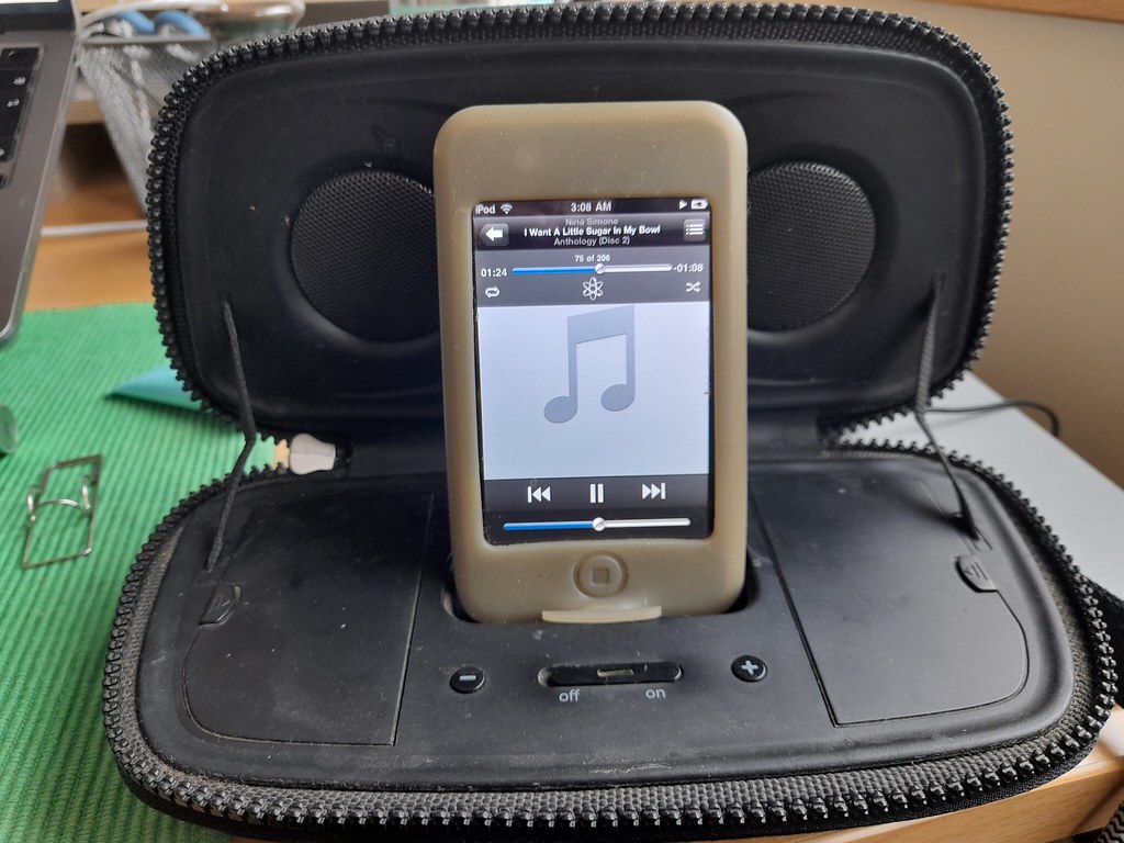 ImageLegacy's tweet image. Dug out an old iHome speaker set (15+ years old, it doesn&apos;t even have Bluetooth), dusted off the ancient iPod Touch (1st Generation, 2007) I used with it, and both still work!
