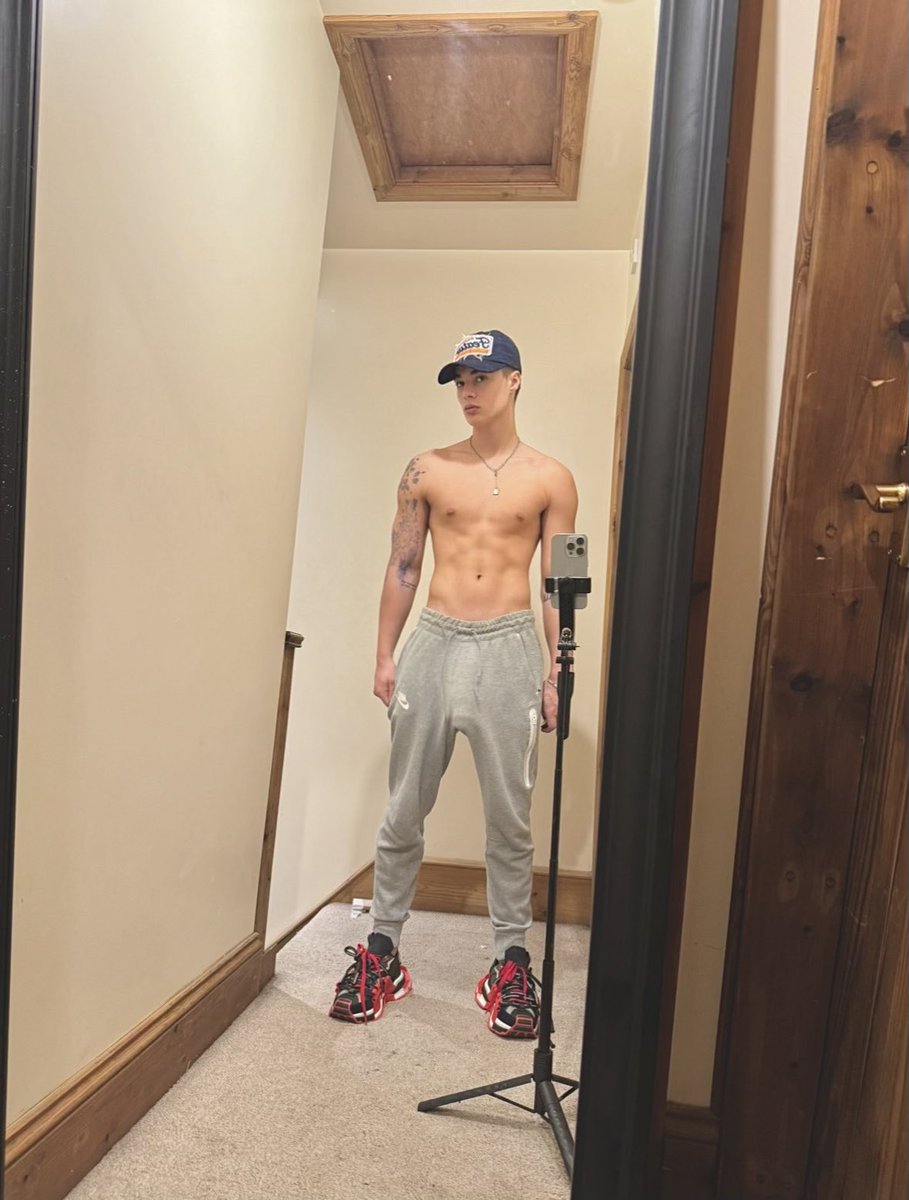 leedsladcd's tweet photo. U know you want it😉🤫 https://t.co/AioA99eIVR