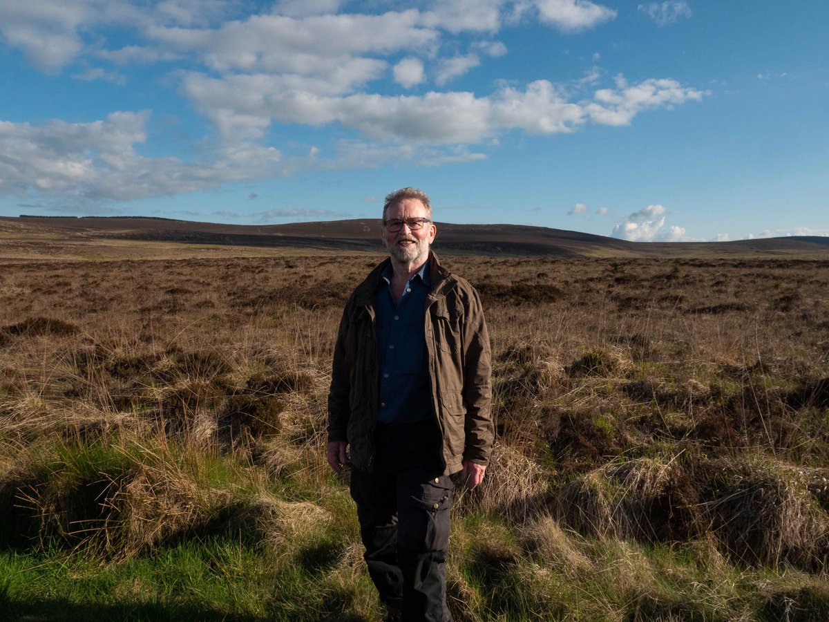 Ep2 of Rúin na bPortach airs tonight at 10pm on @bbcgaeilge @BBCTwoNI Presenter Cormac Ó hÁdhmaill explores how our peatlands have influenced history & culture & the role they play in the delicate balance of the world's ecosystem. Bígí linn ag 10pm &scaip an scéal @NIScreen #ILBF