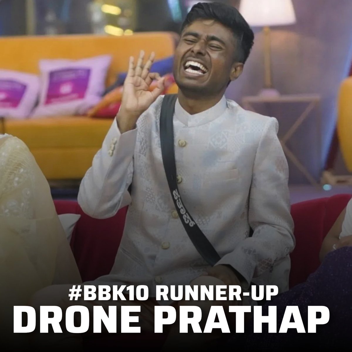 ರಾಜ್ಯದ ಜನರನ್ನ ಬಕ್ರಾ ಮಾಡಿದ #DronePrathap ನ Runner Up ಮಾಡಿದರಲ್ಲ ನಮ್ ಜನ 🙏

#BBK10 #BiggBossKannada