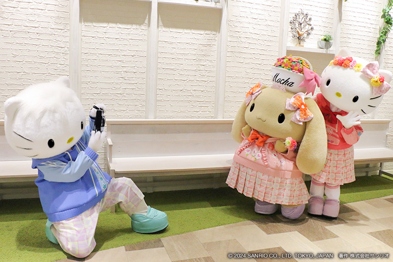 ダニエルが、 モカとキティをパシャリ📸 上手く撮れているかな