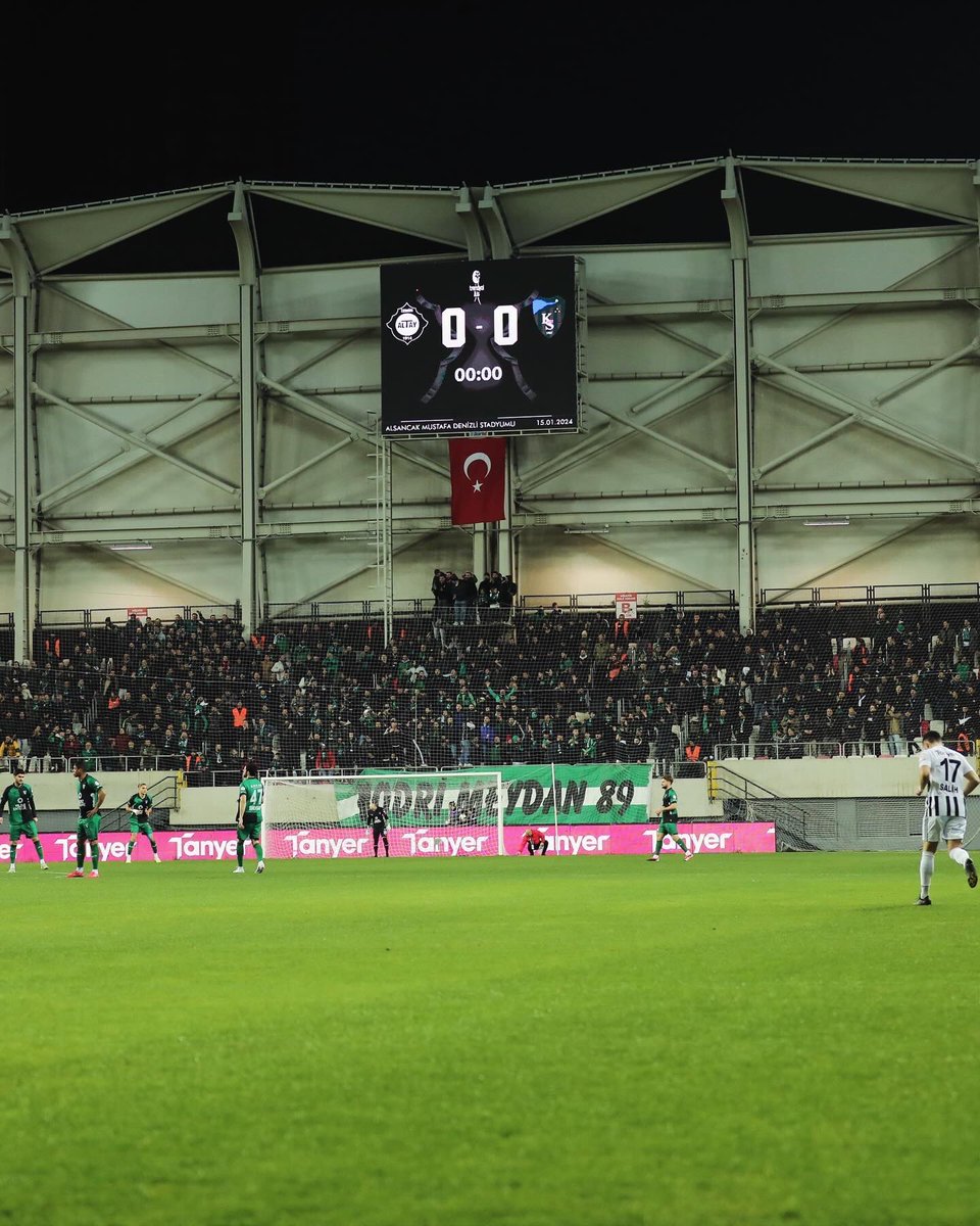 Kocaelispor's tweet photo. Karşılaşmanın ilk yarısından kareler. 📸
#ALTvKS https://t.co/7TFL0nP9hY