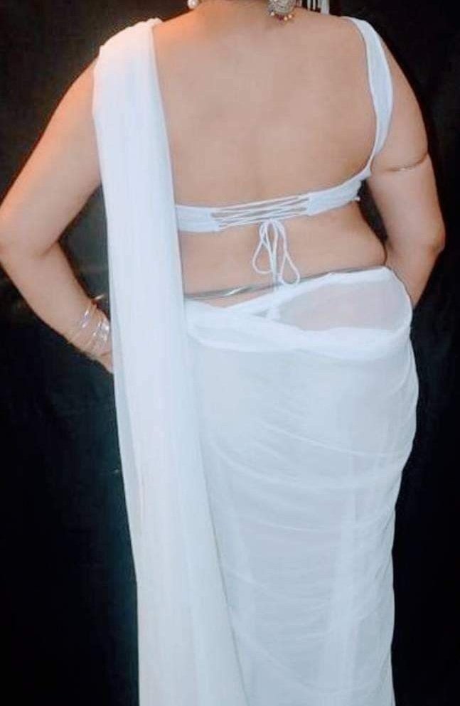 Kaun se Saree sabse jyada mast lag rahi hai red ya white