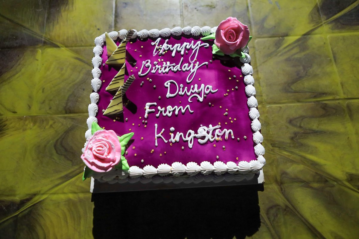 Team #Kingston joyfully celebrated the birthday of their lead actress, @divyabarti2801 at the sets. #HBDDivyaBharathi #GV25 @gvprakash @storyteller_kp @ParallelUniPic @zeestudiossouth @gokulbenoy @dhilipaction @Sanlokesh @PoornimaRamasw1 @moorthy_artdir @kejriwalakshay…